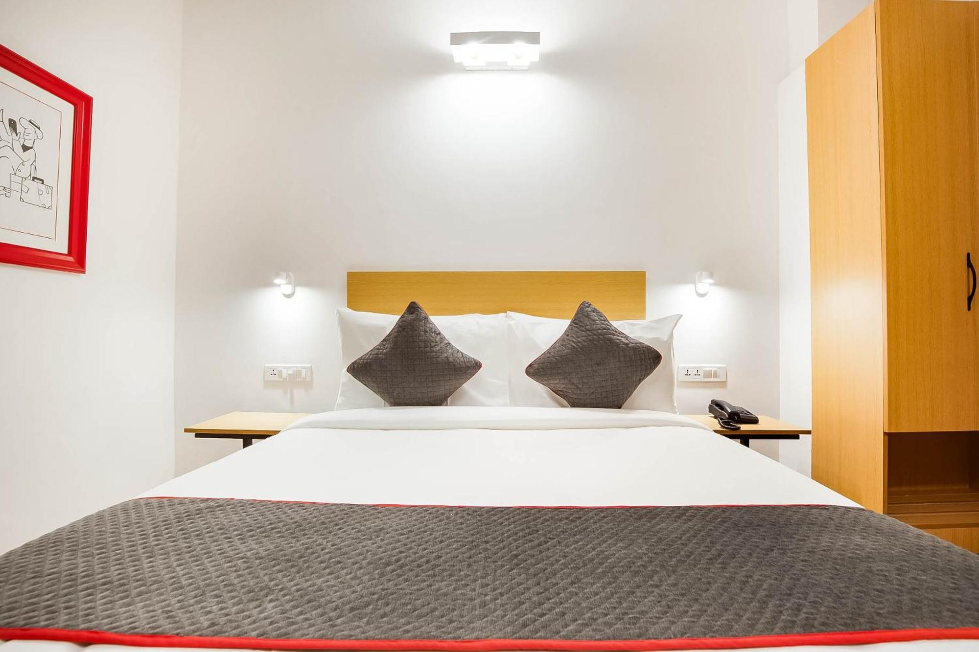 Super Townhouse Lords Inn Regency Mānglia Exteriér fotografie